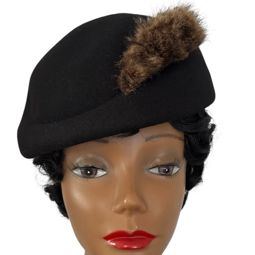 Grace Black Wool Beret with Fur Accent